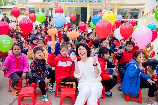 TCI offers free healthcare check-ups and daily necessities to Ha Giang students