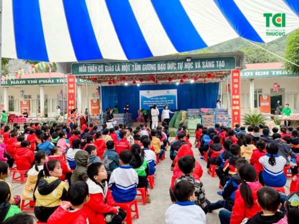 TCI Hospital successfully organized a charity event in Vi Xuyen district, Ha Giang province