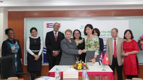 Bệnh viện Đa khoa Quốc tế Thu Cúc ký kết hợp tác với Cuba