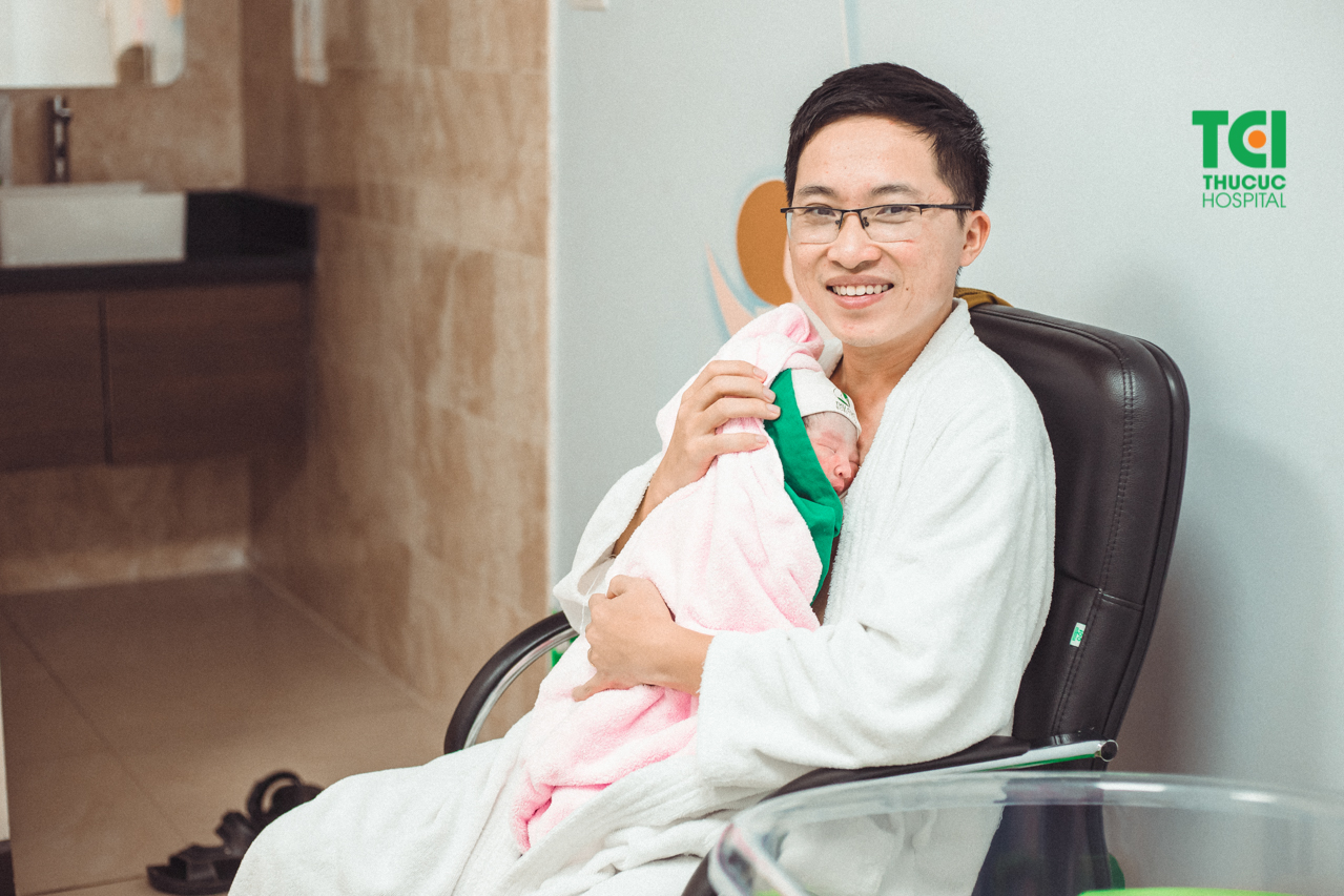 “Skin-to-skin with Daddy” moments - TCI Hospital EN